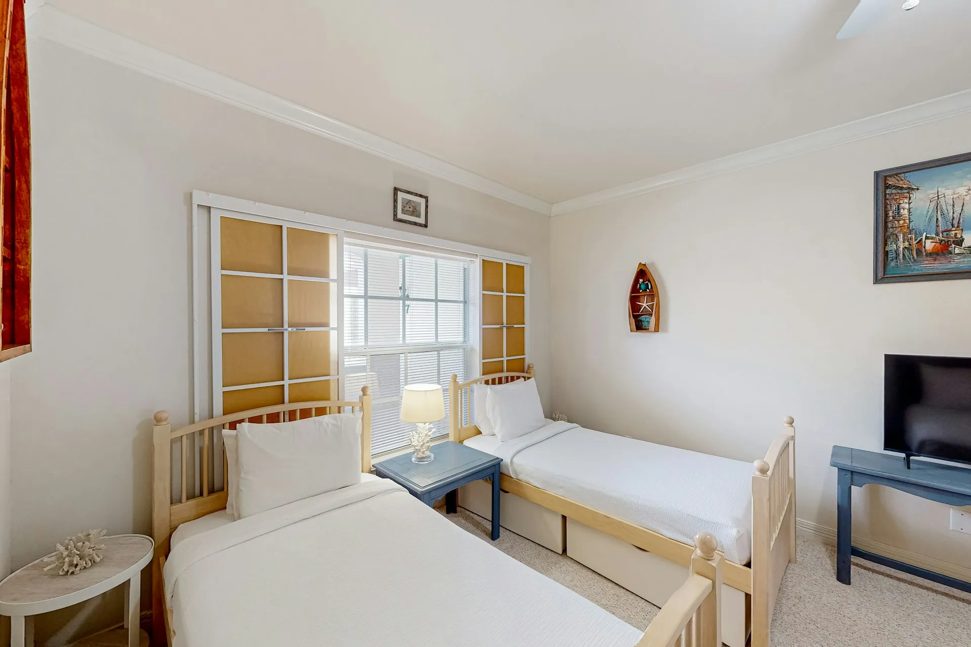 Guest bedroom twin beds with nautical decor